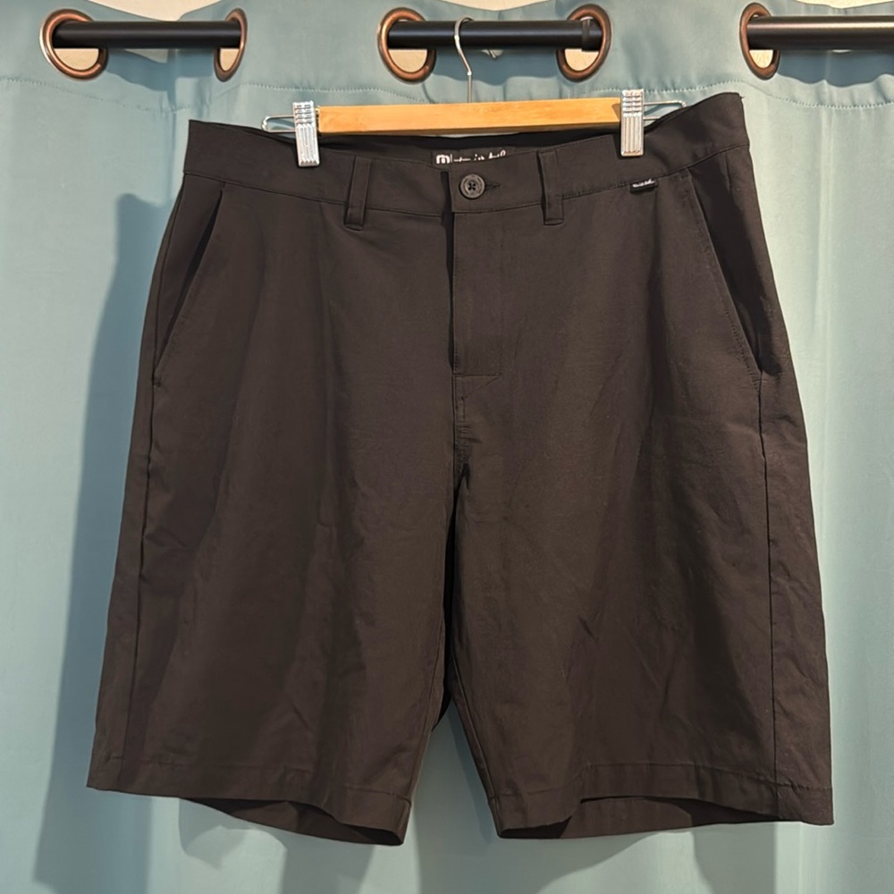 Travis Mathew Black shorts Size 34
